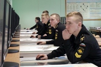 Урок военного дела в учебном заведении.