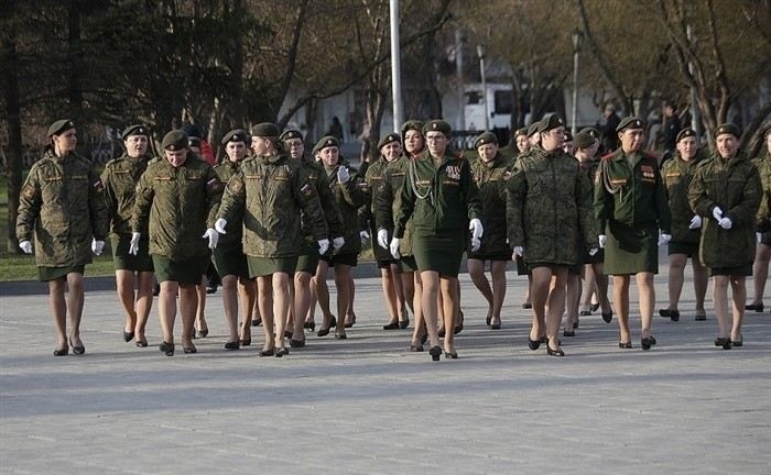 Чем женщины занимаются на службе в российской армии?