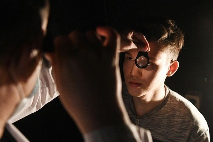 Как правильно представиться и ответить на вопросы сотрудника