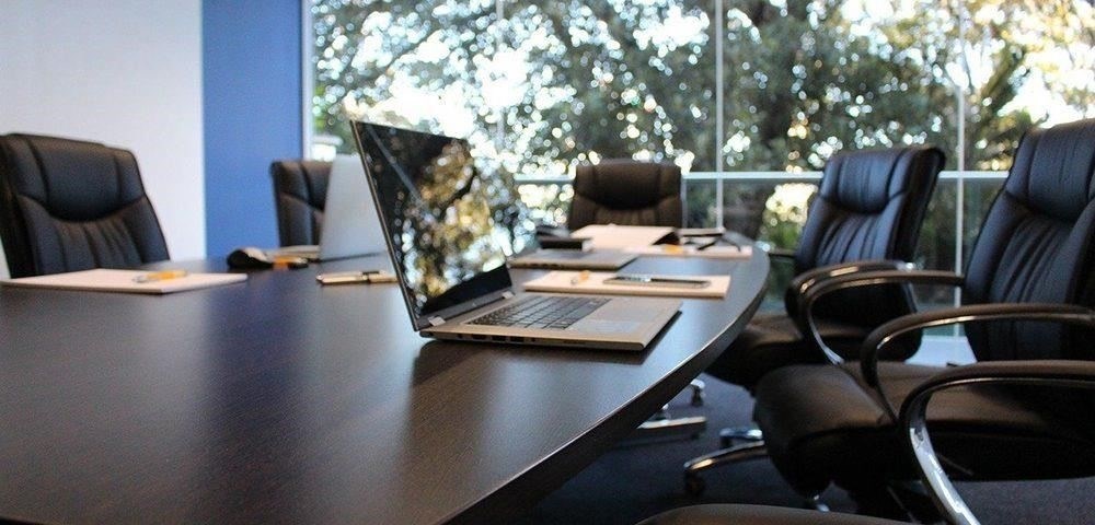 Действия, которые необходимо предпринять, если единственный учредитель и директор ООО уходит в отставку или скончался