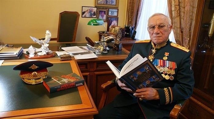 Понимание военно-политической элиты: ключевые характеристики и влияние на государственную политику