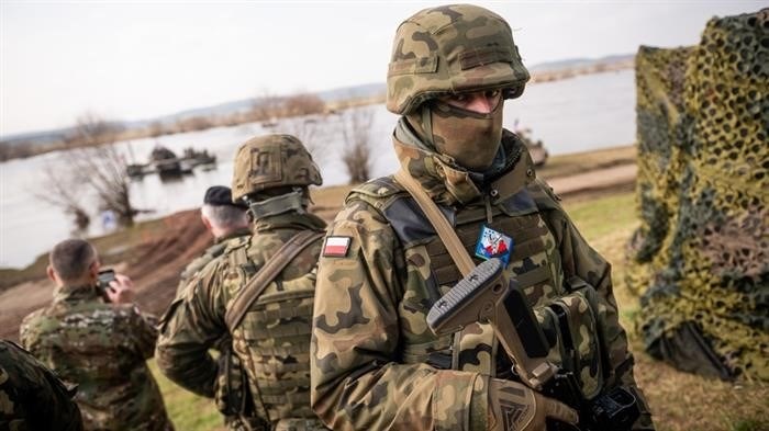 'Военная истерия': почему в ЕС обсуждается вопрос о возобновлении воинской повинности