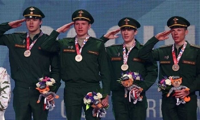 Почему футболисты не служат в армии? История и причины