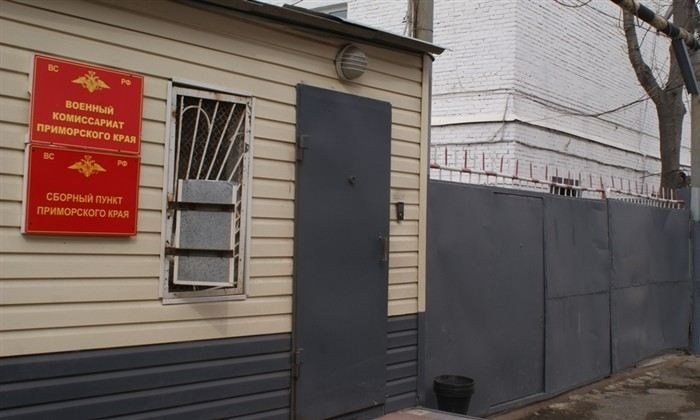 Что включает в себя регламент служебного времени для военнослужащих по контракту?