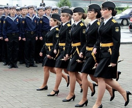 Ряды множатся: как увеличивается число женщин в армии