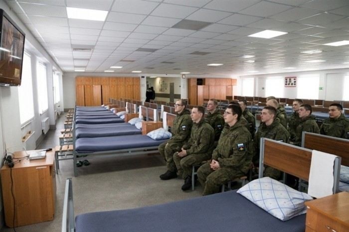 Что с собой не пустят в армию: запрещенные вещи и личные предметы