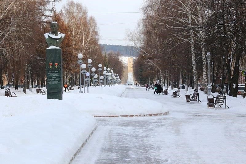 Влияние роста промышленности на средний заработок в Кемерово в 2025 году